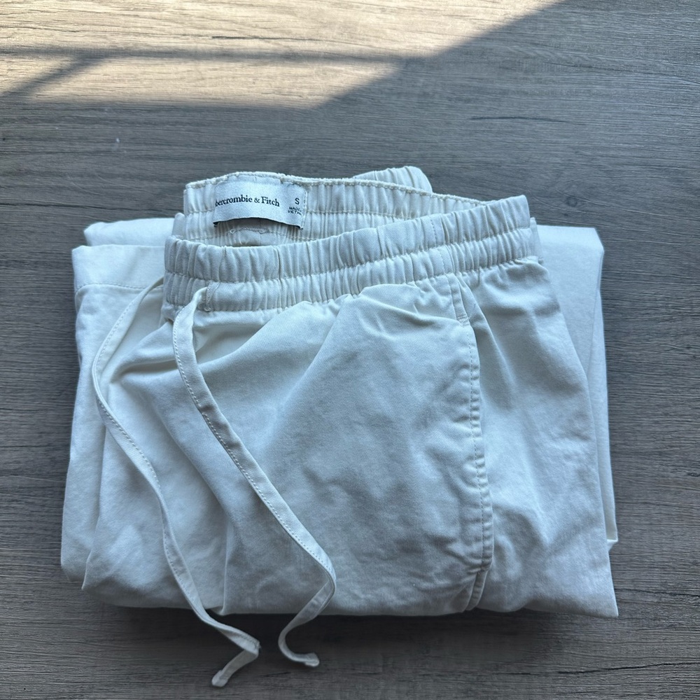 Abercrombie and Fitch Pull On Barrel Pants - Picture 2 of 3
